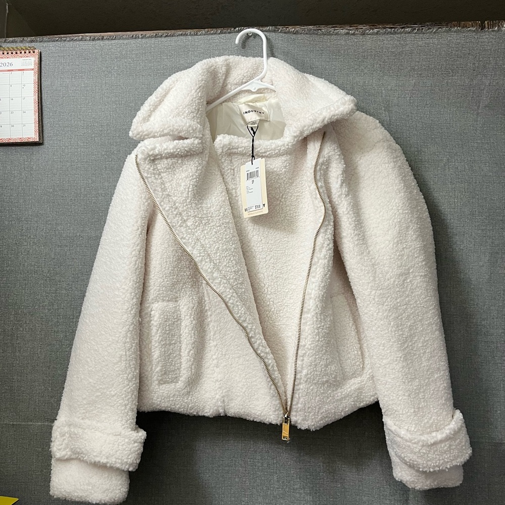 Women's White Sherpa Jacket - Picture 6 of 8